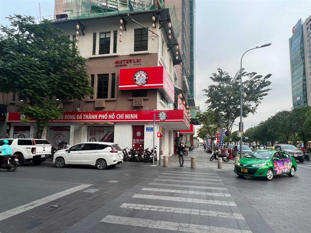 Cho thuê góc 2mt số 12 nguyễn huệ  ngô đức kế, quận 1, dt 30x27m, 1 trệt 2 lầu, dtsd 2.000m2