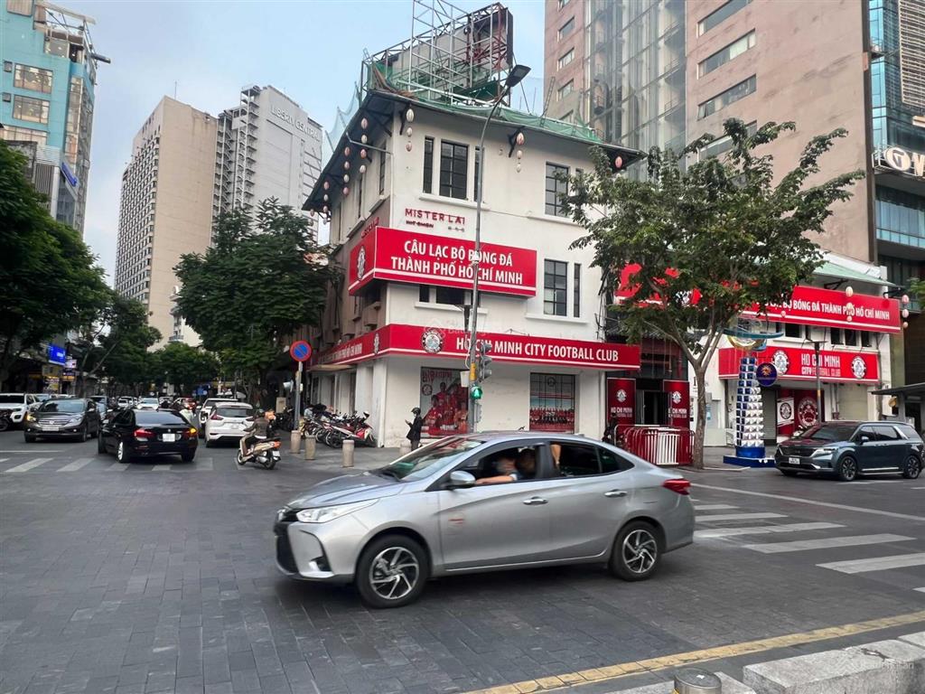 Cho thuê góc 2mt số 12 nguyễn huệ  ngô đức kế, quận 1, dt 30x27m, 1 trệt 2 lầu, dtsd 2.000m2