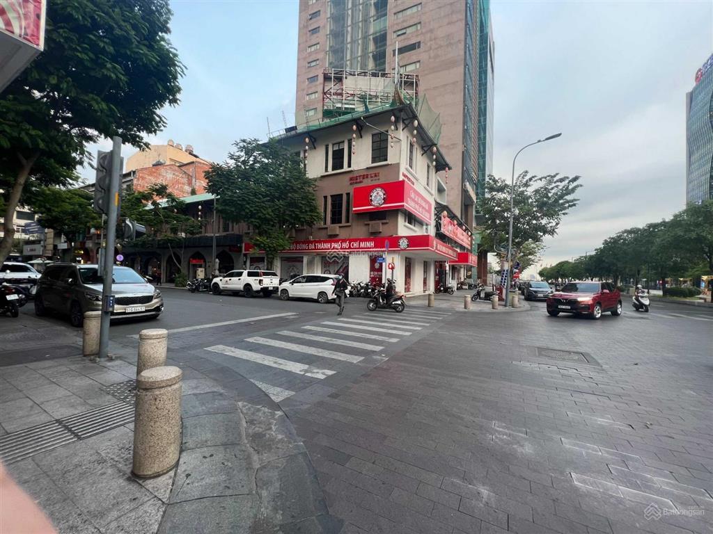 Cho thuê góc 2mt số 12 nguyễn huệ  ngô đức kế, quận 1, dt 30x27m, 1 trệt 2 lầu, dtsd 2.000m2