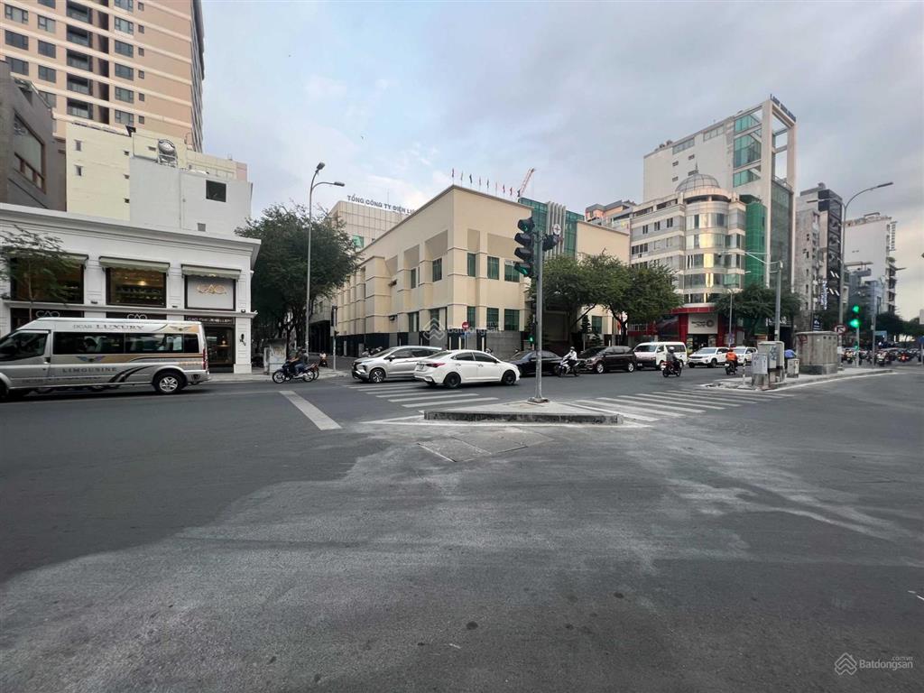 Cho thuê góc 2mt số 74 hai bà trưng  cao bá quát, quận 1, dt 15x19m, 1 trệt 1 lầu, dtsd 600m2