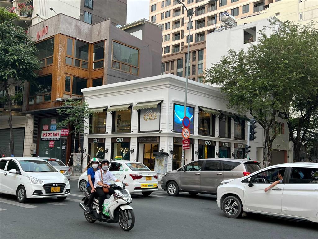 Cho thuê góc 2mt số 74 hai bà trưng  cao bá quát, quận 1, dt 15x19m, 1 trệt 1 lầu, dtsd 600m2