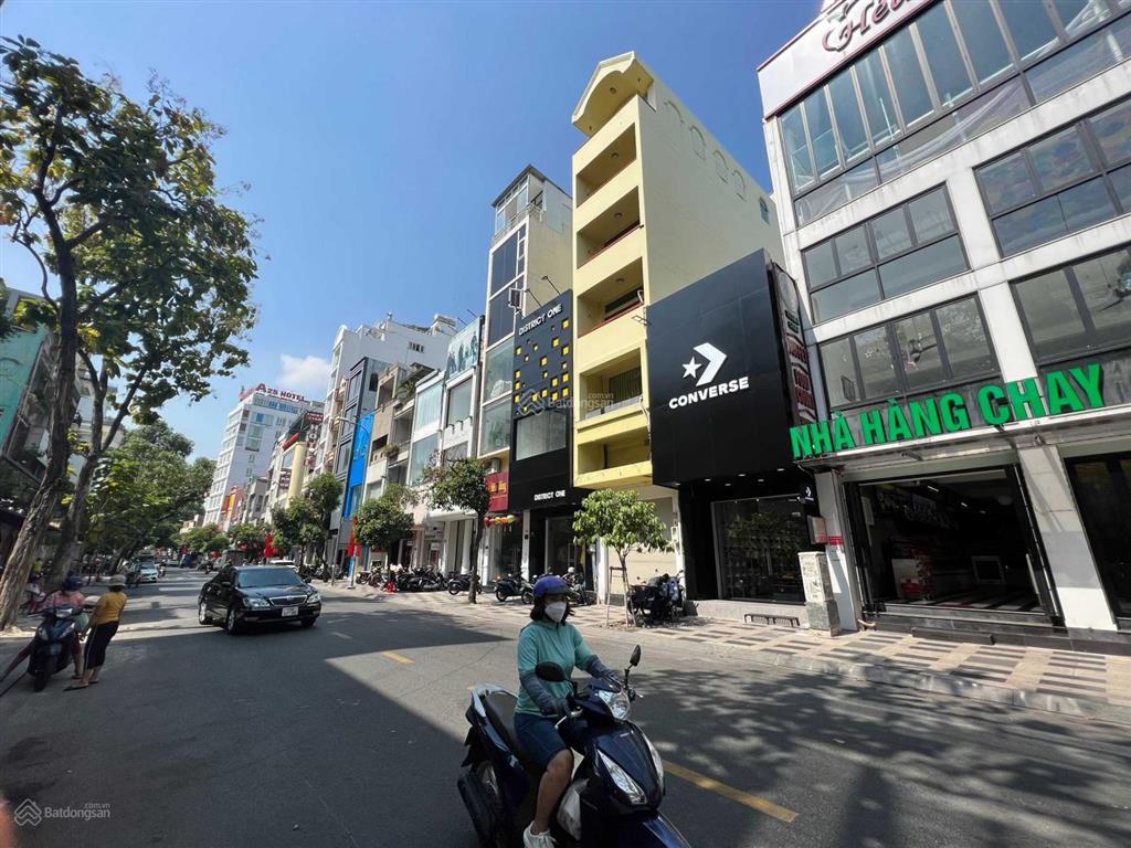 Cho thuê mặt tiền số 116  118  120 nguyễn trãi, quận 1, dt 20x30m, 1 trệt 3 lầu, dtsd 2500 m2