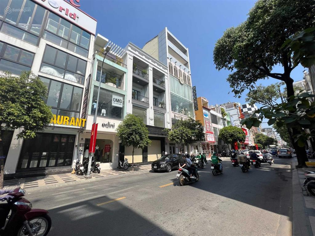 Cho thuê mặt tiền số 116  118  120 nguyễn trãi, quận 1, dt 20x30m, 1 trệt 3 lầu, dtsd 2500 m2