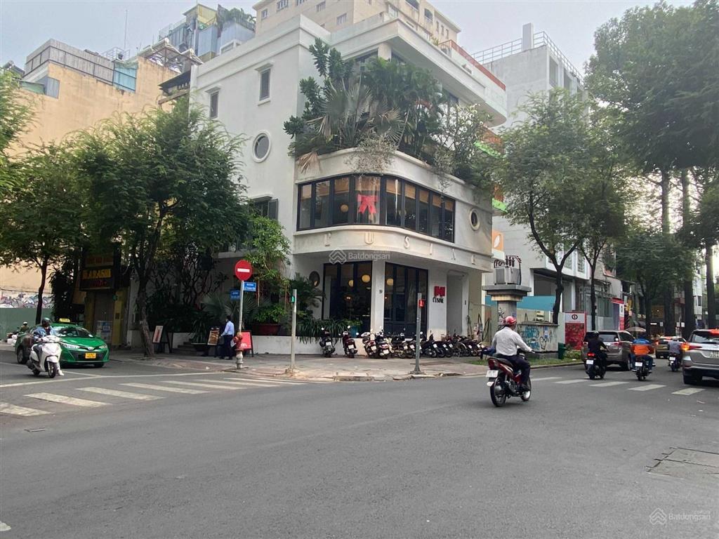 Cho thuê 2 mặt tiền số 19 lê thánh tôn  thái văn lung, q1, dt 15x35m, 1 trệt 2 lầu, dtsd 1.550m2