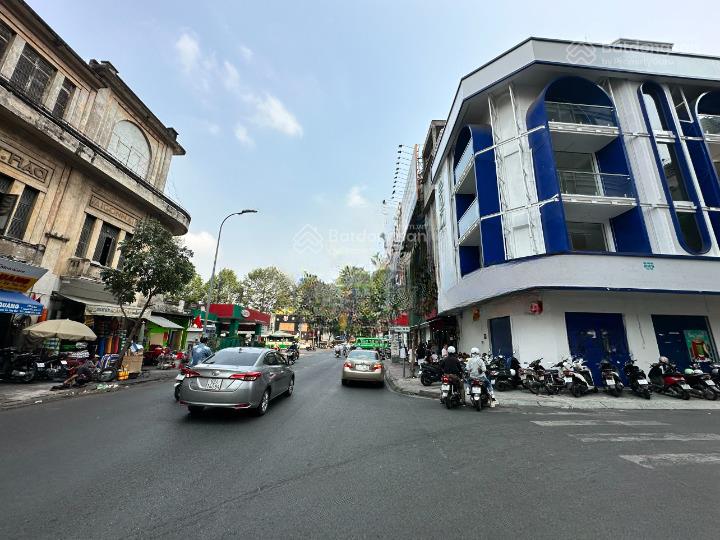 Cho thuê nhà mặt tiền ký con, quận 1, dt 9x20m, 1 trệt, 3 lầu. dtsd 700m2
