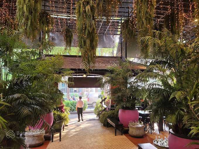 Cho thuê nhà mặt tiền trần đình xu, quận 1. dt 20x65m. 1 trệt, 2 lầu. dtsd 2.000m2
