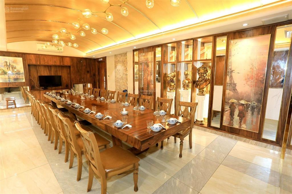 Cho thuê nhà mặt tiền đặng trần côn, quận 1. dt 12x30m. 1 trệt, 3 lầu. dtsd 1.500m2