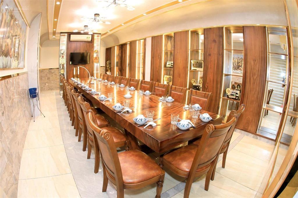 Cho thuê nhà mặt tiền đặng trần côn, quận 1. dt 12x30m. 1 trệt, 3 lầu. dtsd 1.500m2