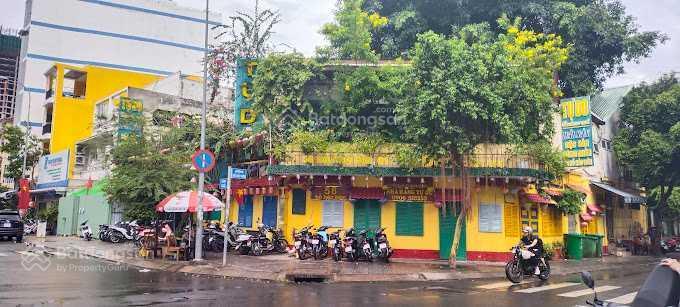 Cho thuê nhà góc 2 mặt tiền hồ hảo hớn, quận 1. dt 10x30m, 1 trệt, 1 lầu. dtsd 600m2