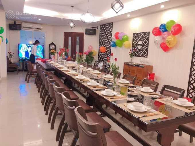 Cho thuê nhà góc 2 mặt tiền hồ hảo hớn, quận 1. dt 10x30m, 1 trệt, 1 lầu. dtsd 600m2