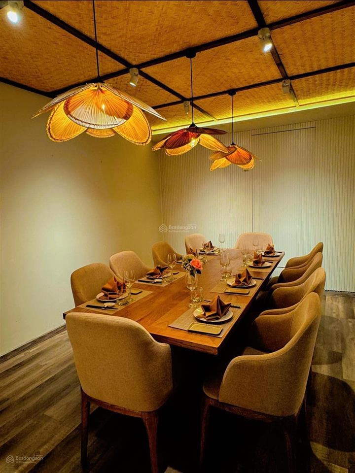 Cho thuê nhà mặt tiền nguyễn phúc nguyên, quận 3. dt 8x20m 1 trệt, 2 lầu dtsd 350m2
