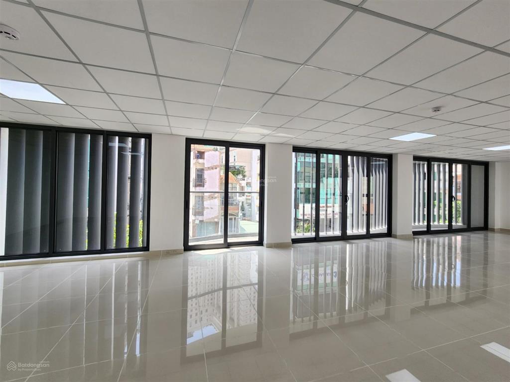 Cho thuê nhà mặt tiền huỳnh tịnh của, quận 3. dt 17x40m. 1 trệt, 2 lầu. dtsd 1.800m2