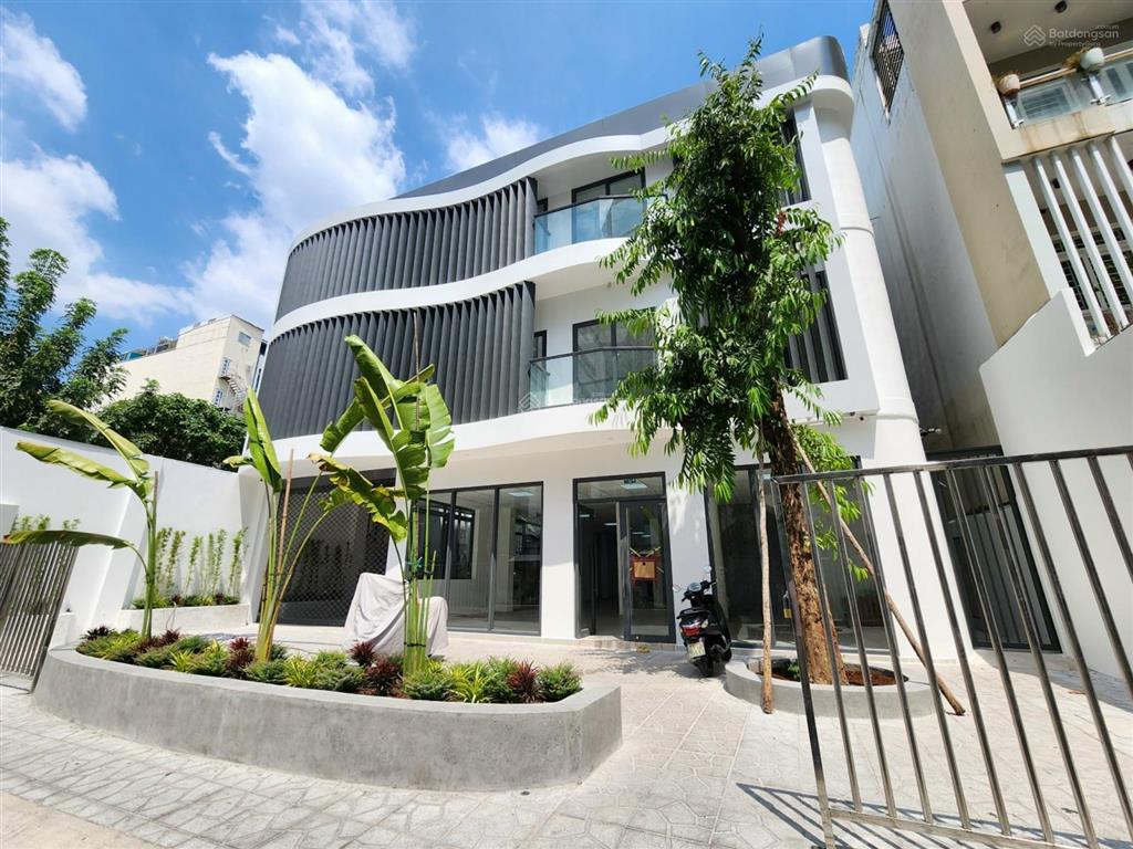 Cho thuê nhà mặt tiền huỳnh tịnh của, quận 3. dt 17x40m. 1 trệt, 2 lầu. dtsd 1.800m2