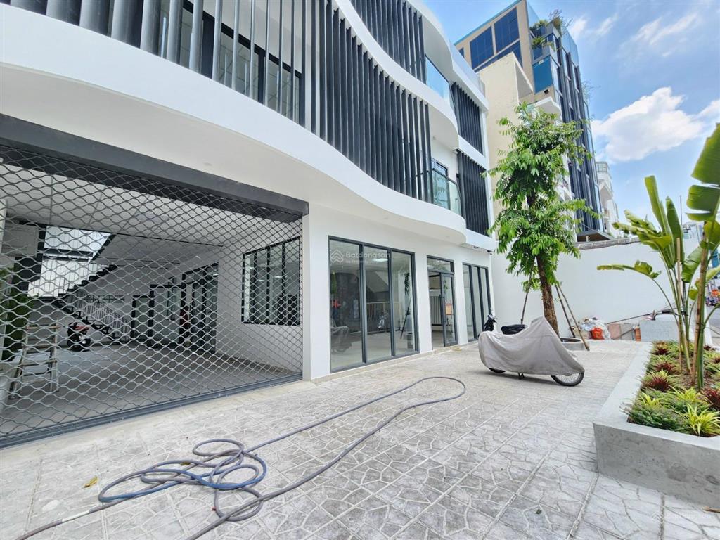 Cho thuê nhà mặt tiền huỳnh tịnh của, quận 3. dt 17x40m. 1 trệt, 2 lầu. dtsd 1.800m2