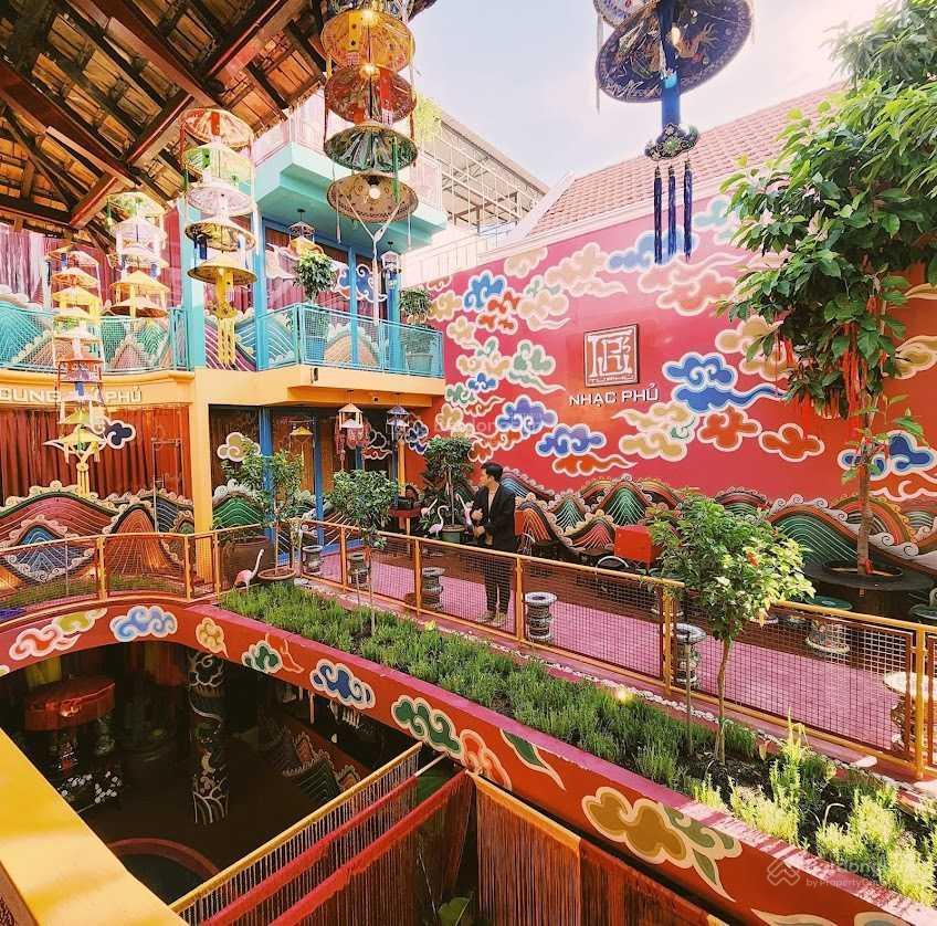 Cho thuê nhà mặt tiền sư thiện chiếu, quận 3. dt 10x40m. 1 trệt, 2 lầu. dtsd 1.200m2