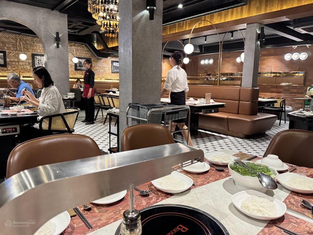 Cho thuê nhà mặt tiền nguyễn hiền, quận 3. dt 10x20m, 1 trệt. dtsd 400m2