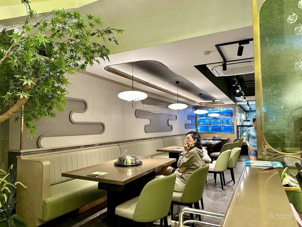 Cho thuê nhà mặt tiền lê văn sỹ, quận 3. dt 8x25m, 1 trệt, 1 lầu. dtsd 400m2
