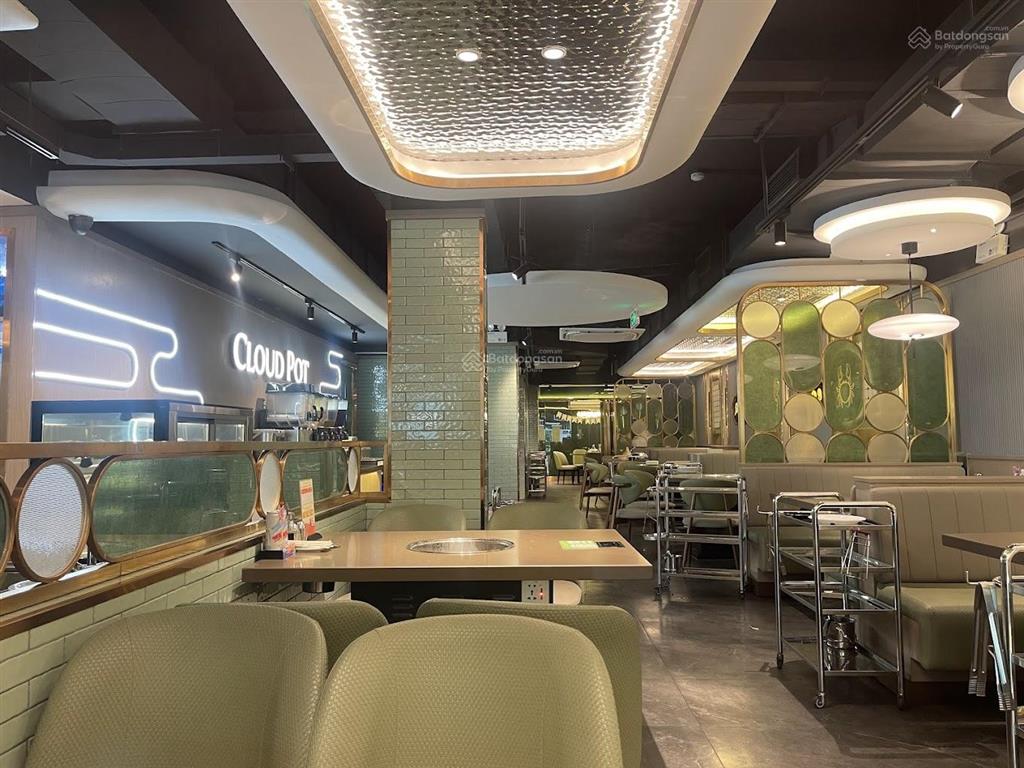 Cho thuê nhà mặt tiền lê văn sỹ, quận 3. dt 8x25m, 1 trệt, 1 lầu. dtsd 400m2