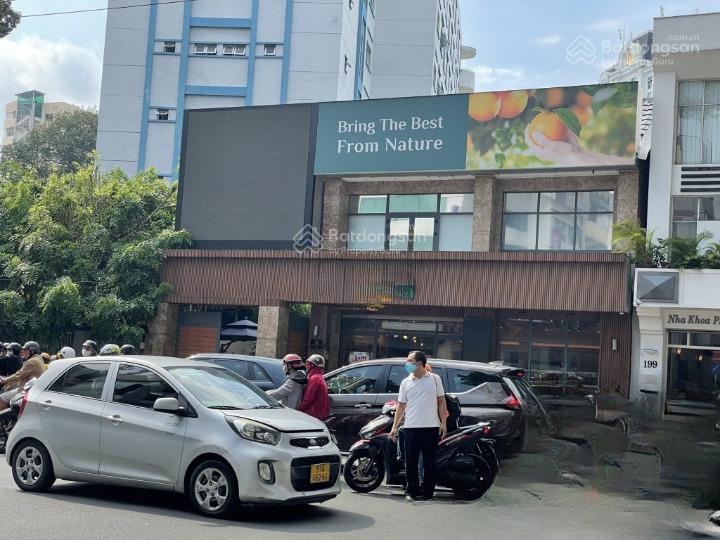 Cho thuê nhà mặt tiền phan liêm, quận 1. dt 15x30m, 1 trệt, 1 lầu. dtsd 900m2