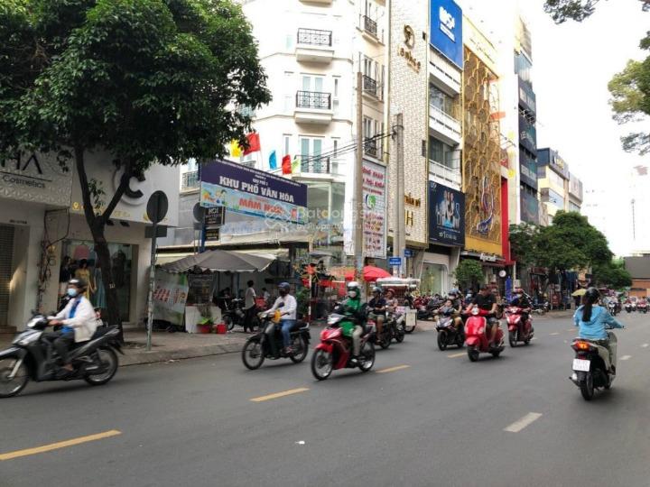 Cho thuê nhà mặt tiền vườn chuối, quận 3. dt 8x45m. 1 trệt, 1 lầu. dtsd 450m2