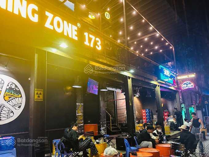 Cho thuê nhà mặt tiền bà huyện thanh quan, quận 3. dt 30x50m, 1 trệt, 1 lầu, dtsd 1.800m2