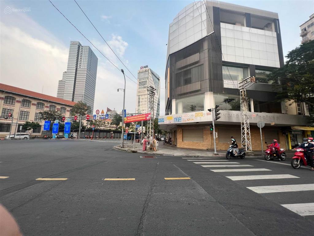 Cho thuê góc 2mt 181183 hàm nghi  phó đức chính, quận 1, dt 20x25m, 1 trệt 4 lầu, dtsd 2.200m2