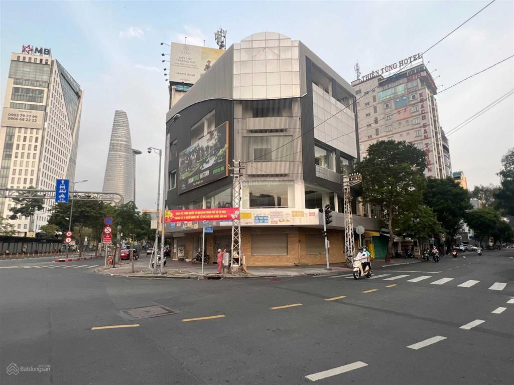 Cho thuê góc 2mt 181183 hàm nghi  phó đức chính, quận 1, dt 20x25m, 1 trệt 4 lầu, dtsd 2.200m2
