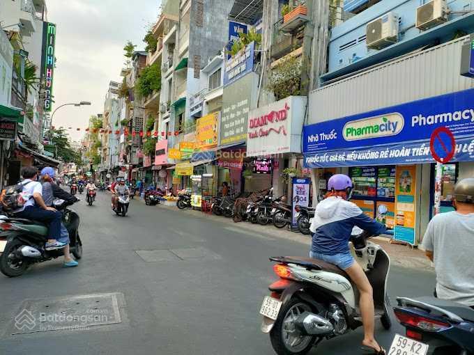 Cho thuê nhà góc 2mt vườn chuối, quận 3. dt 8x50m, 1 trệt, 1 lầu. dtsd 600m2