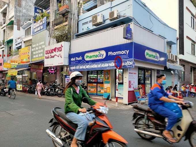 Cho thuê nhà góc 2mt vườn chuối, quận 3. dt 8x50m, 1 trệt, 1 lầu. dtsd 600m2