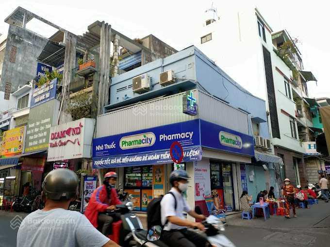 Cho thuê nhà góc 2mt vườn chuối, quận 3. dt 8x50m, 1 trệt, 1 lầu. dtsd 600m2