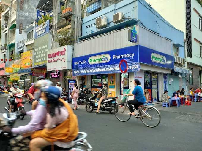 Cho thuê nhà góc 2mt vườn chuối, quận 3. dt 8x50m, 1 trệt, 1 lầu. dtsd 600m2