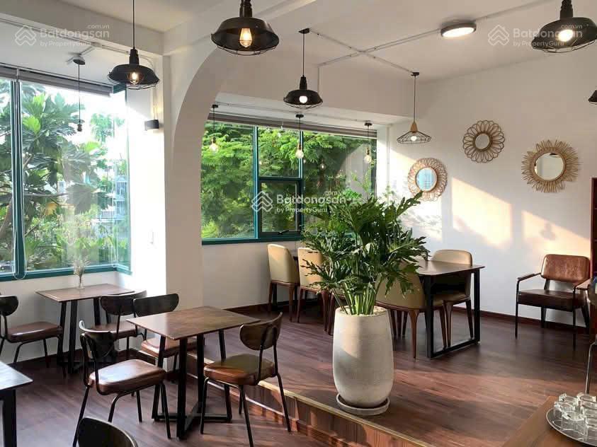 Cho thuê mặt tiền đường trường sa, quận phú nhuận. dt 8x40m, view đẹp, vị trí đắc địa