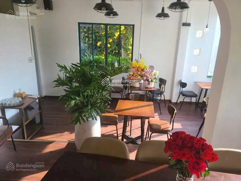 Cho thuê mặt tiền đường trường sa, quận phú nhuận. dt 8x40m, view đẹp, vị trí đắc địa