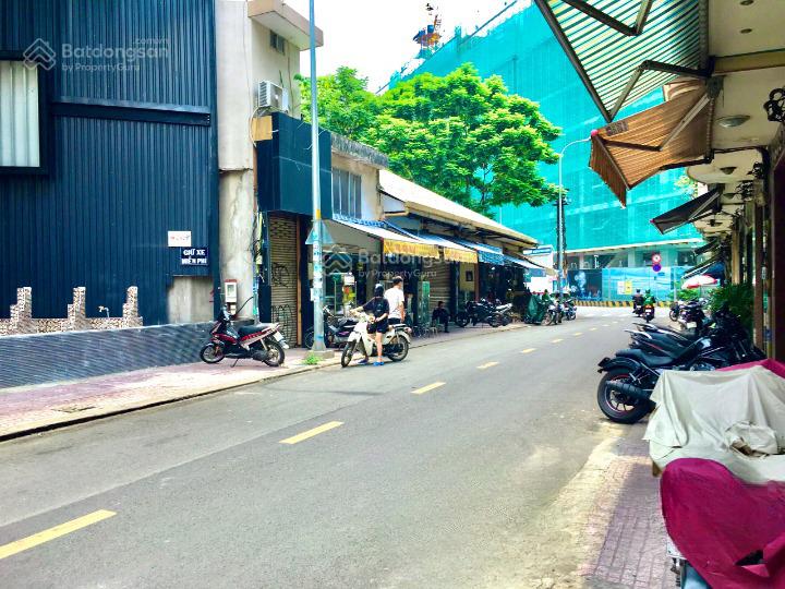 Cho thuê nhà mặt tiền lê công kiều, quận 1. dt 30x70m, 1 trệt, 1 lầu. dtsd 2.100m2