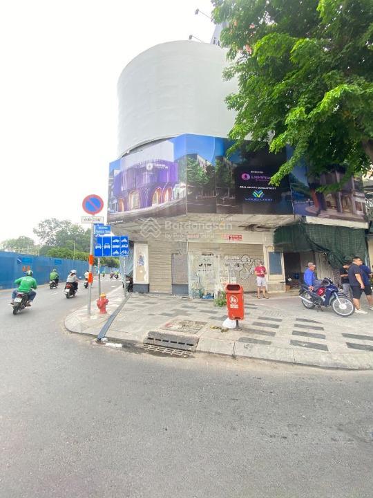 Cho thuê nhà mặt tiền phan chu trinh, quận 1. dt 15x30m. 1 trệt, 2 lầu. dtsd 1.000m2