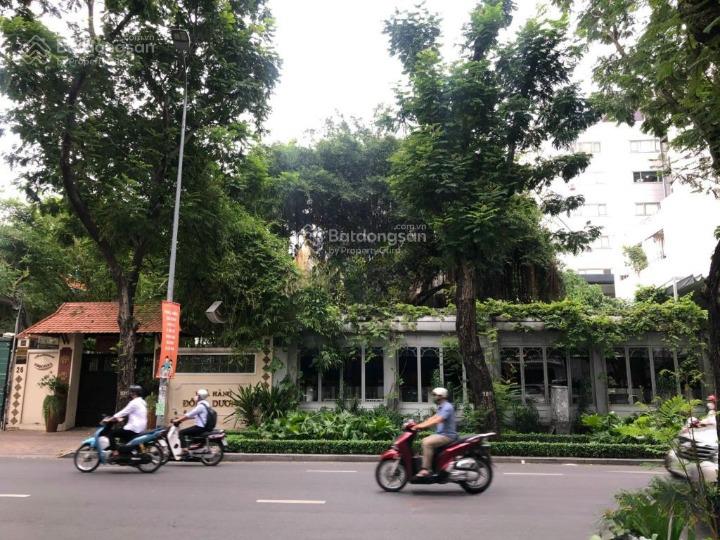 Cho thuê nhà mặt tiền trương định, quận 3. dt 40x50m. 1 trệt, 2 lầu. dtsd 4.000m2