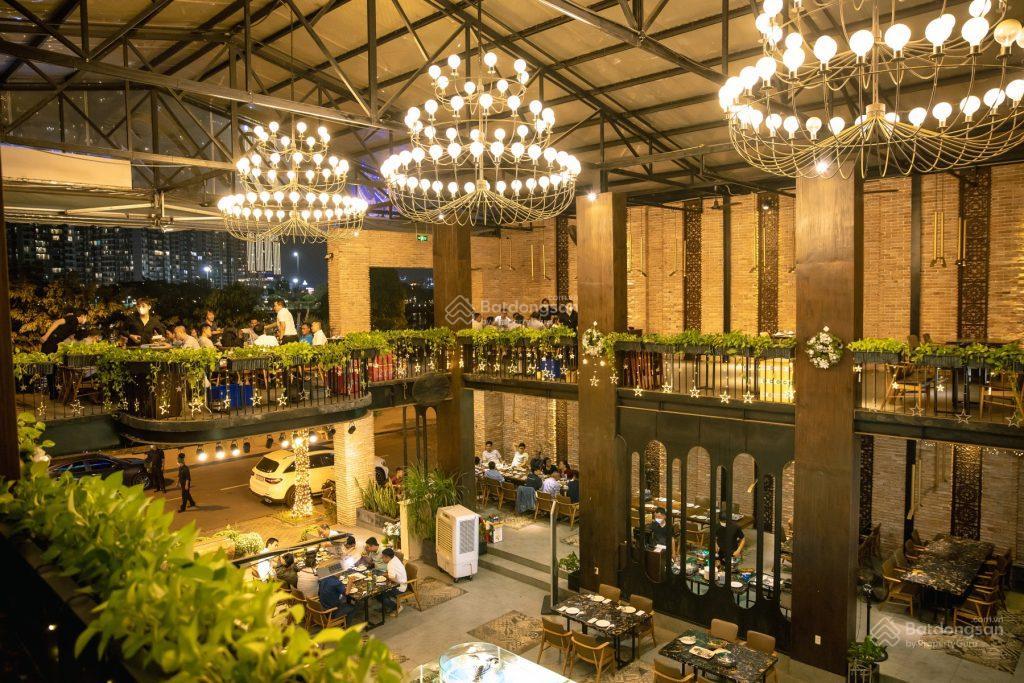 Cho thuê mặt bằng mặt tiền lê văn hưu, quận 1. dt 20x35m, 1 trệt, 1 lầu. dtsd 1.400m2