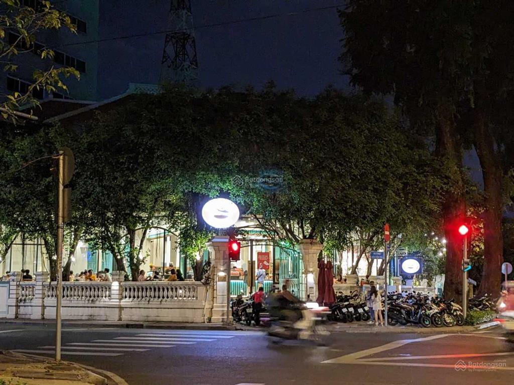 Cho thuê nhà mặt tiền trường sa, quận 3. dt 25x40m. 1 trệt, 1 lầu. dtsd 2.000m2