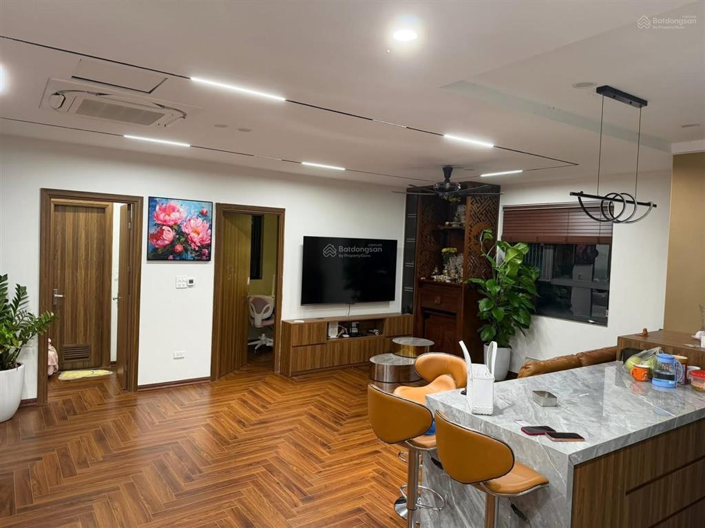 Chính chủ bán căn góc 3 mặt thoáng 96m
chung cư k35 tân mai full nội thất cao cấp sổ sẵn