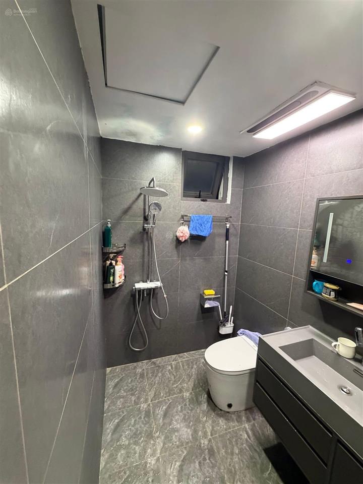 Chính chủ bán căn góc 3 mặt thoáng 96m
chung cư k35 tân mai full nội thất cao cấp sổ sẵn