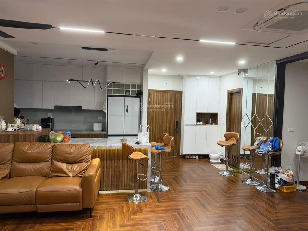 Chính chủ bán căn góc 3 mặt thoáng 96m
chung cư k35 tân mai full nội thất cao cấp sổ sẵn