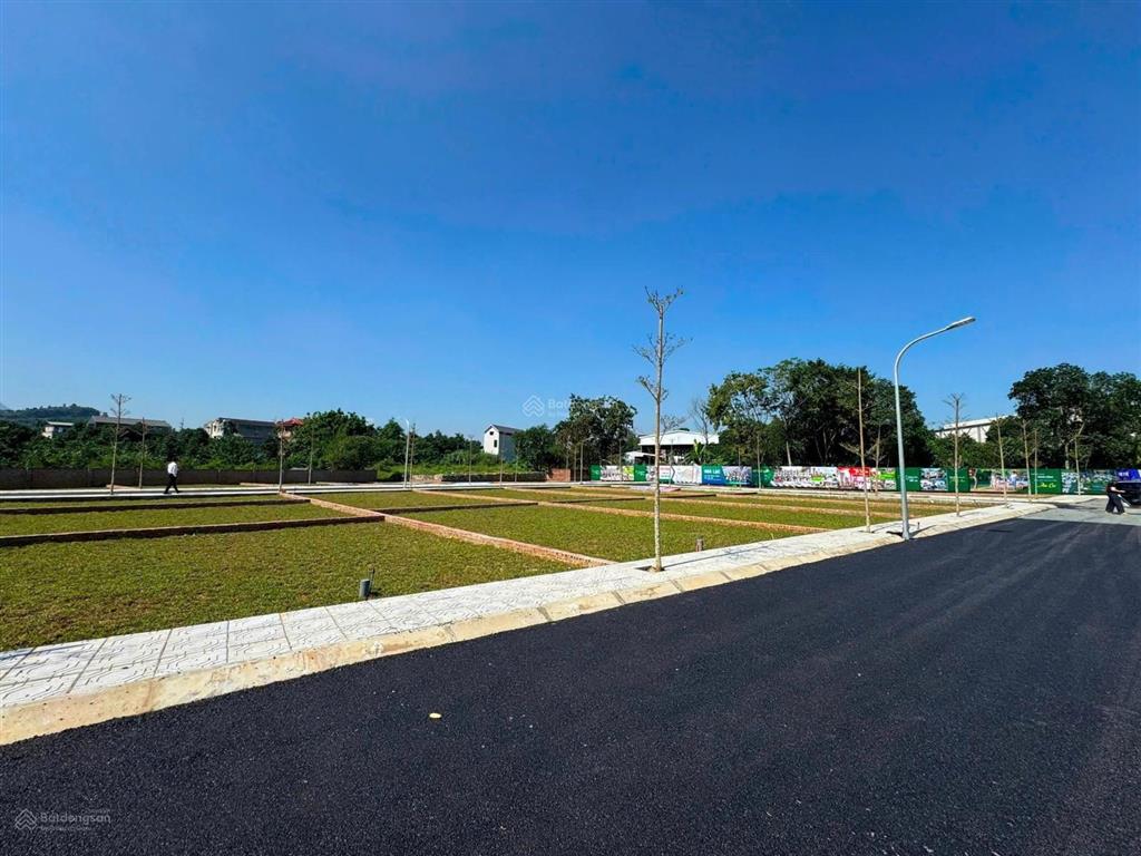 Bán 2 suất đất ngoại giao tại phú cát mớidt100m2, mặt tiền rộng, full thổ cư, cách ql 21 chỉ 400m