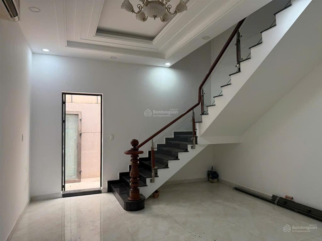 Bán nhà đường phan văn trị cityland park hills, có thang máy. giá 28,5 tỷ