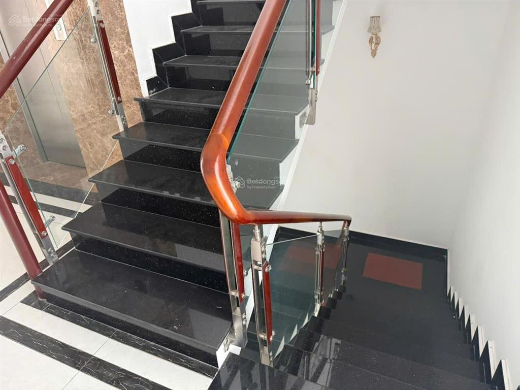 Bán nhà đường phan văn trị cityland park hills, có thang máy. giá 28,5 tỷ