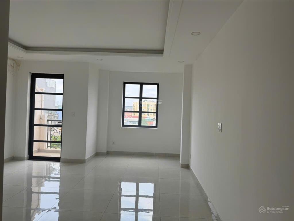 Bán nhà đường phan văn trị cityland park hills, có thang máy. giá 28,5 tỷ