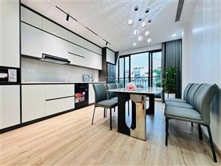 Hàng hiếm trung tâm lõi cầu giấy6tầng thang máy 47m2 vài bước chân ra đến công viên cg. giá 16,x