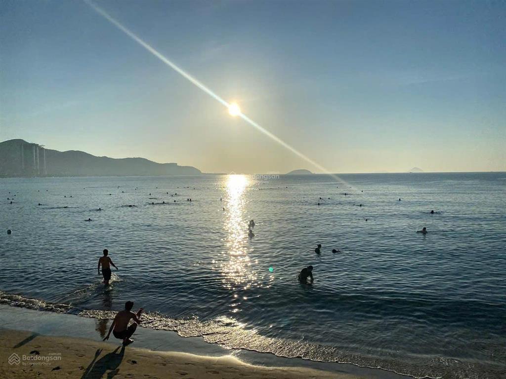 Bán đất đối diện chung cư hoàng quân gần biển gần bến xe phía bắc có sổ công chứng sang tên