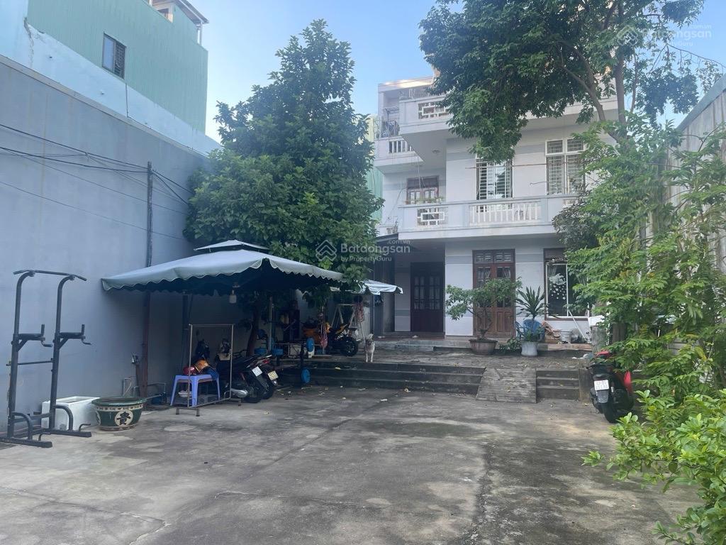 Biệt thự 3 tầng mặt tiền đường 10.5m, diện tích lớn 265 m2, phù hợp xây căn hộ giá 35 tỷ