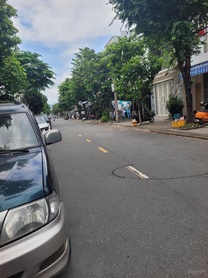 Biệt thự 3 tầng mặt tiền đường 10.5m, diện tích lớn 265 m2, phù hợp xây căn hộ giá 35 tỷ