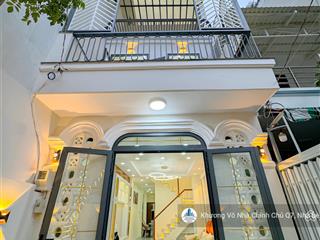 Nhà đẹp hiện đại đường phú thuận quận 7  liền kề phú mỹ hưng  5tỷ790